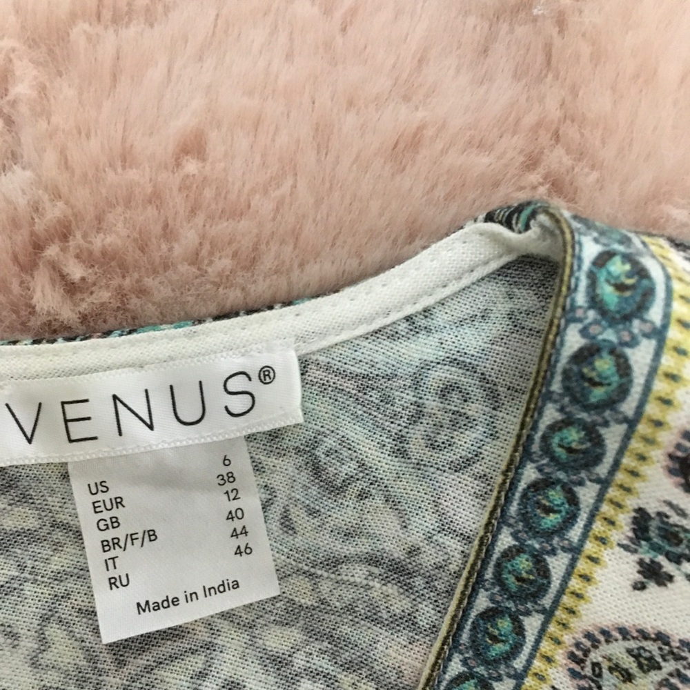 NWOT Venus Women’s White Floral Print Romper - Picture 4 of 8